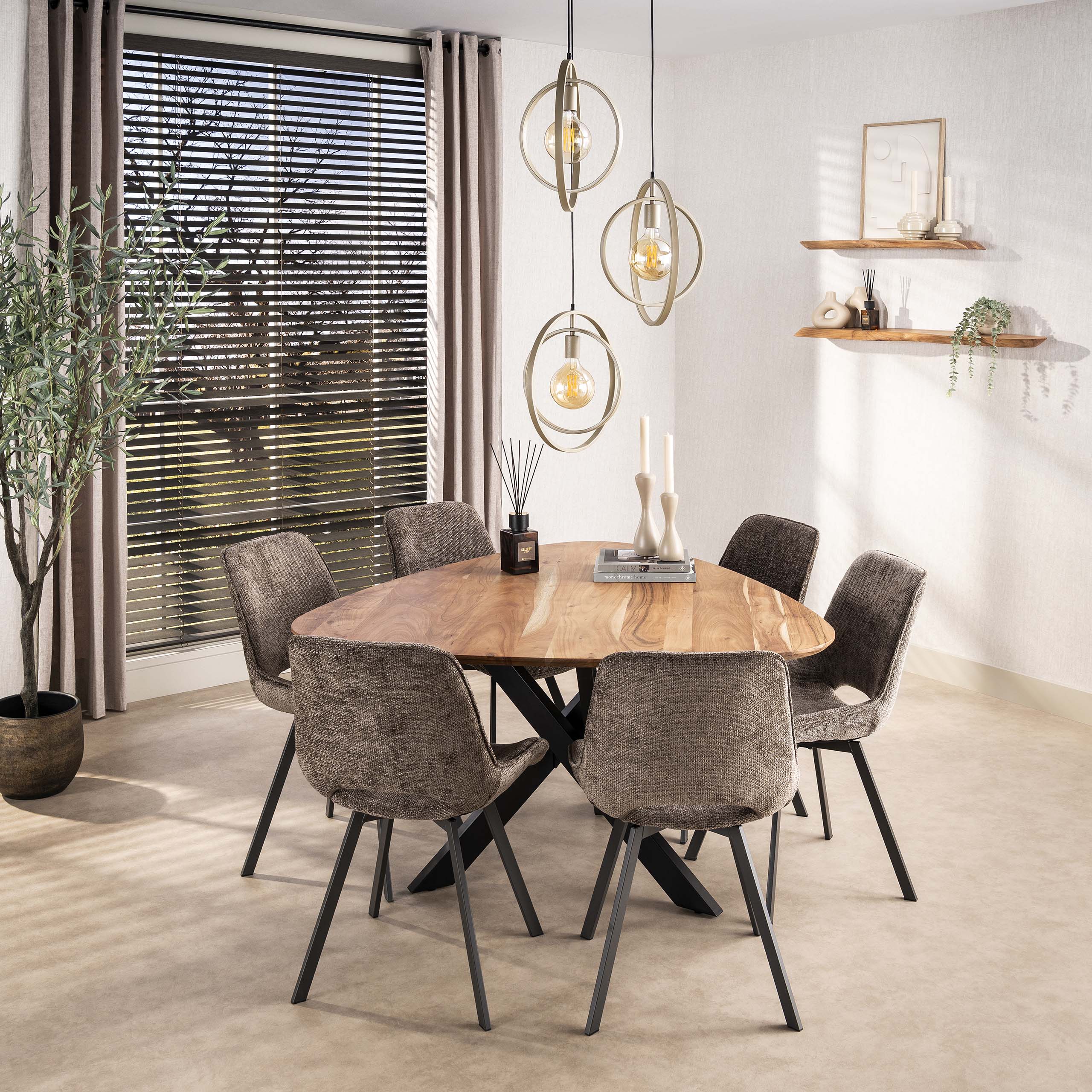 Eettafel Triangle 135x135