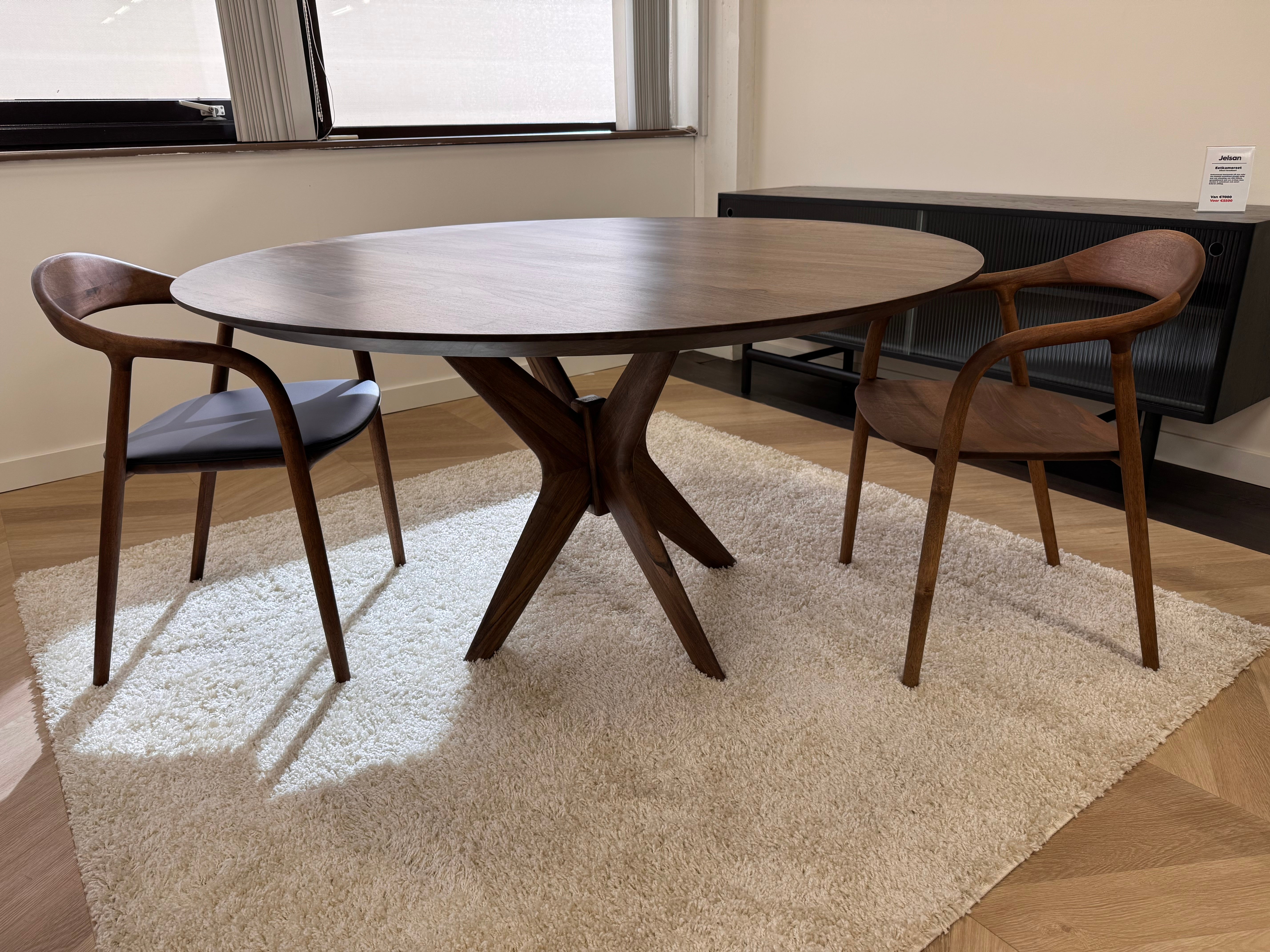 Walnoot houten eettafel - Rond - Nica walnoot — afbeelding 2 | Industrial Home