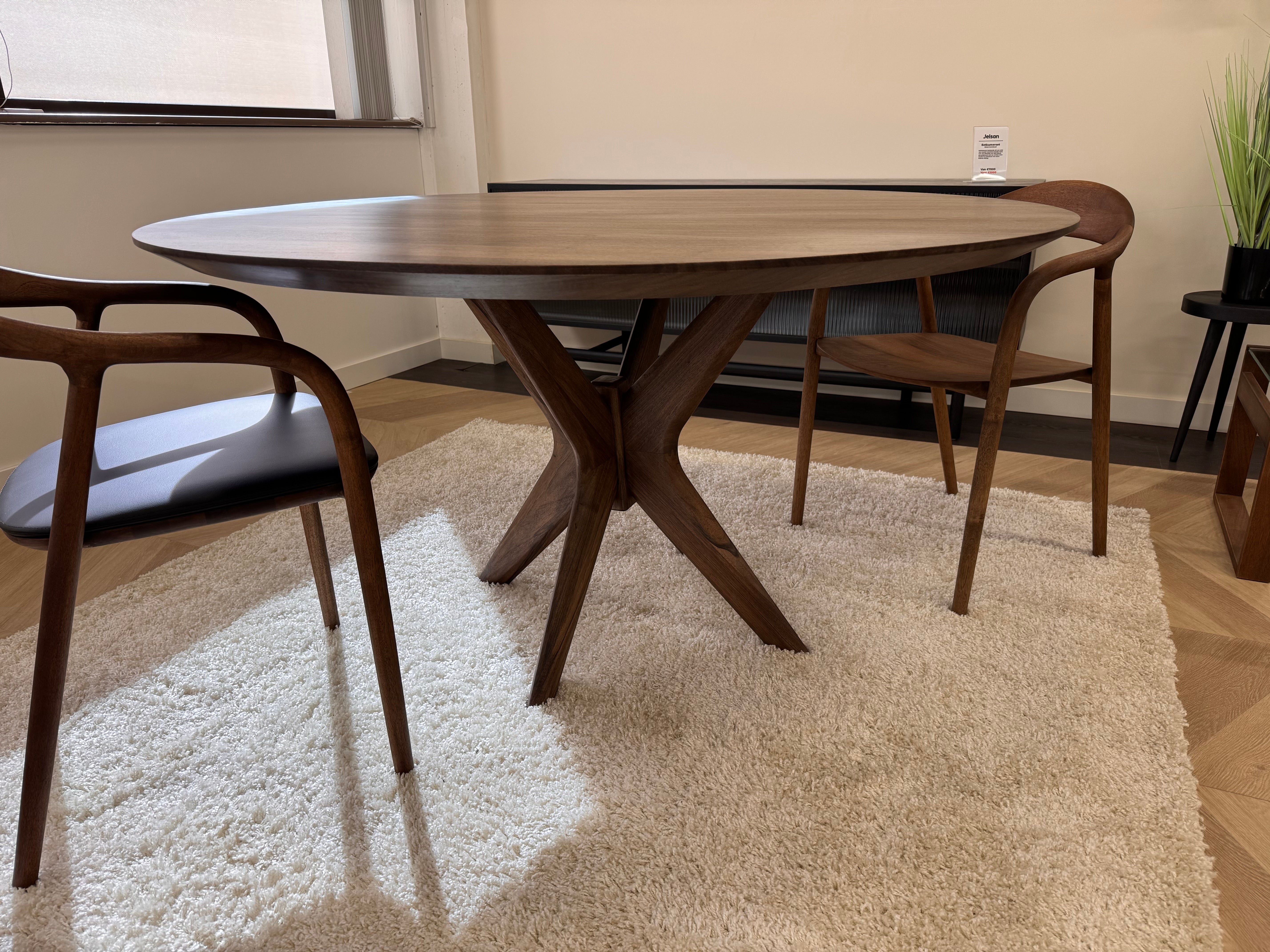 Walnoot houten eettafel - Rond - Nica walnoot — afbeelding 3 | Industrial Home