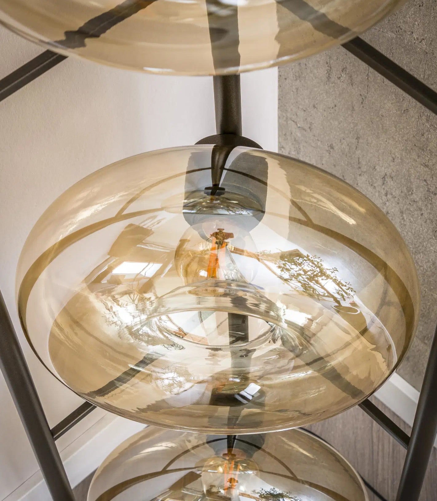 Vloerlamp Soll 4-lichts / Amber glas sfeerbeeld 4 - Industrial Home