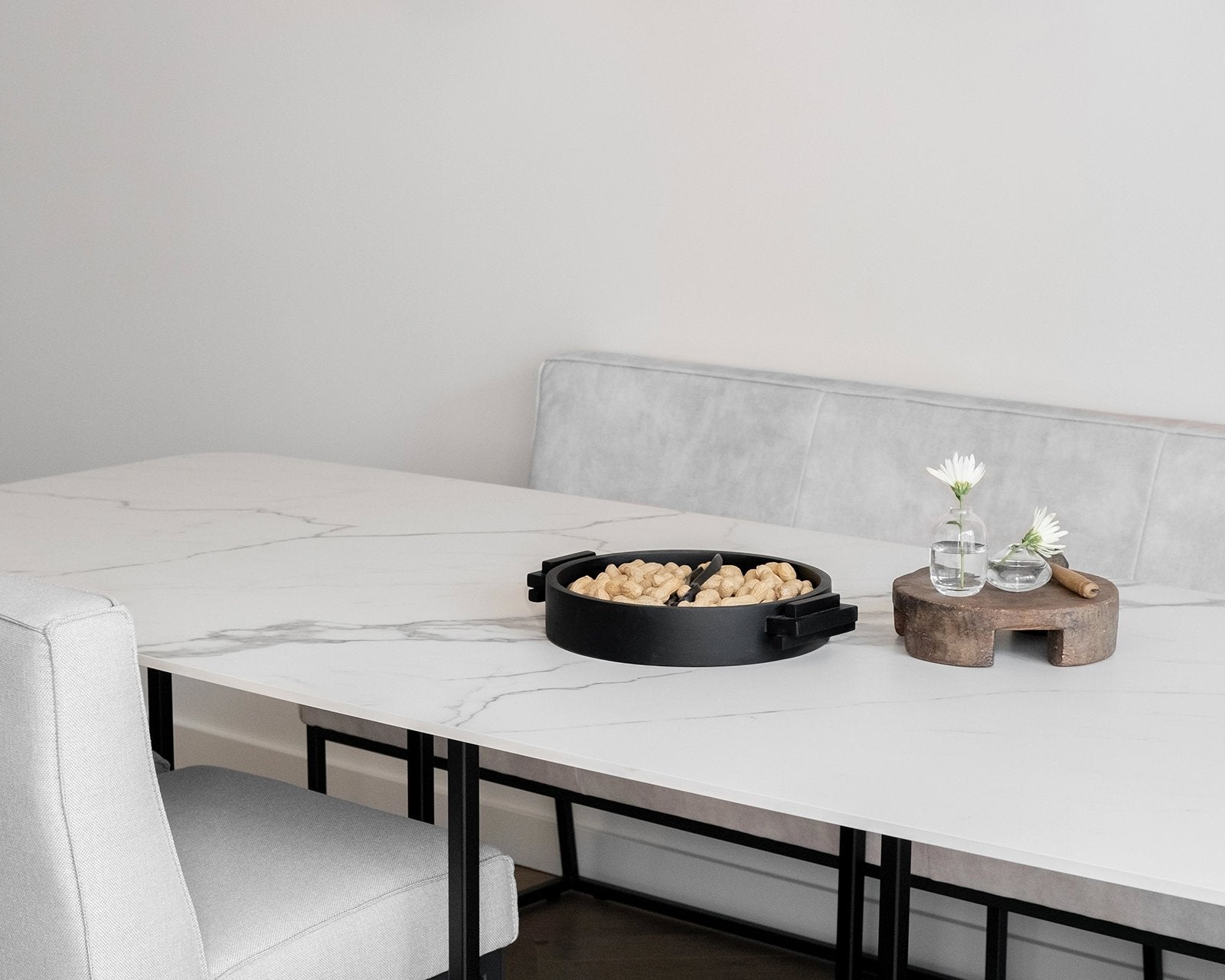 Keramische tafel Calacatta Glory - Recht Rond - T onderstel sfeerbeeld 4 - Industrial Home