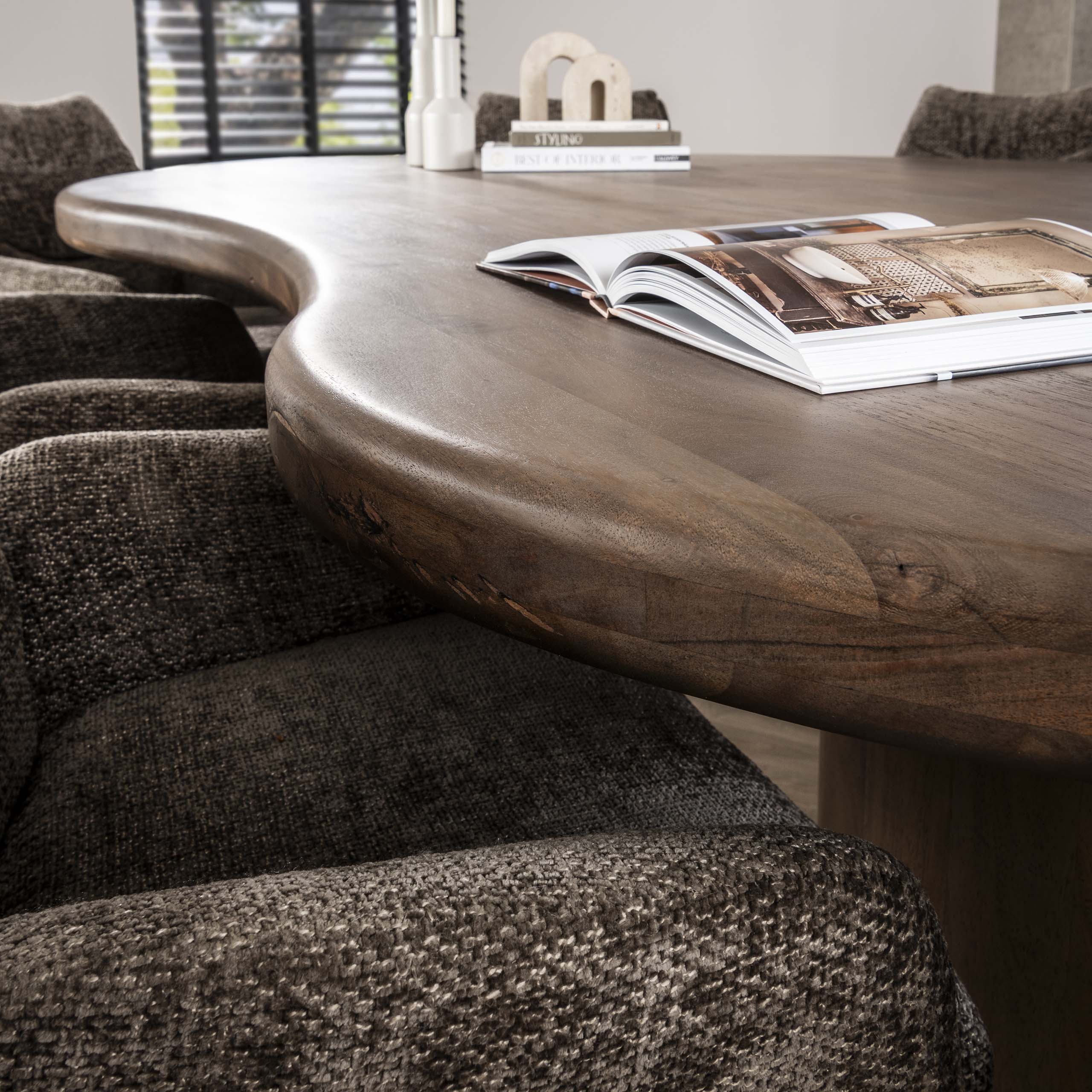 Eettafel Sculpture 244x165