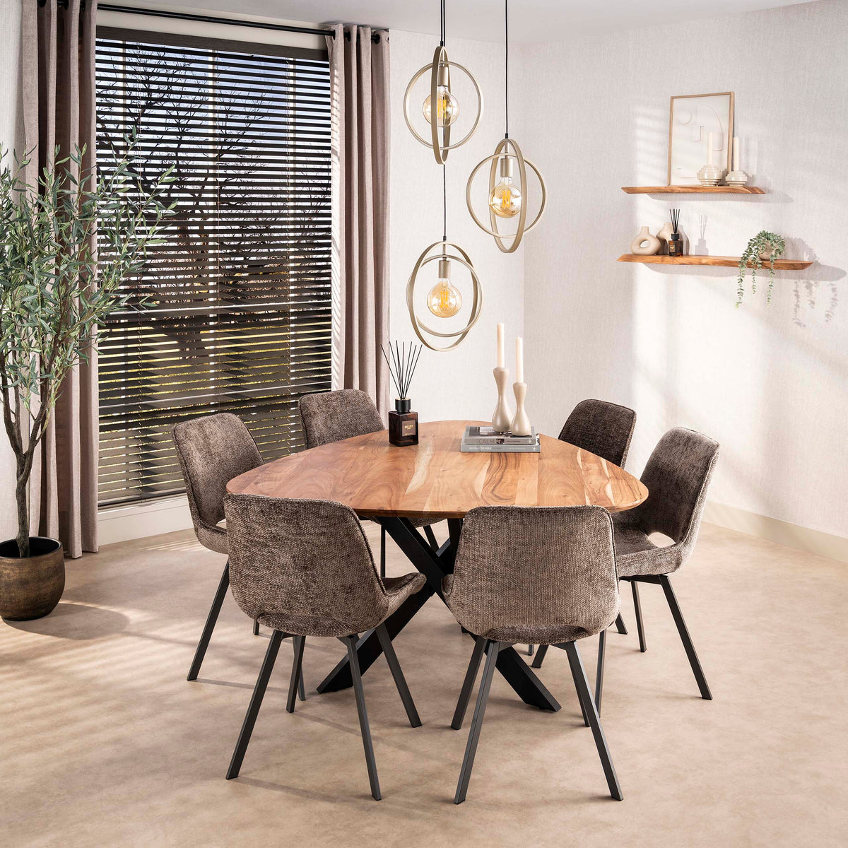 Eettafel Triangle 135x135