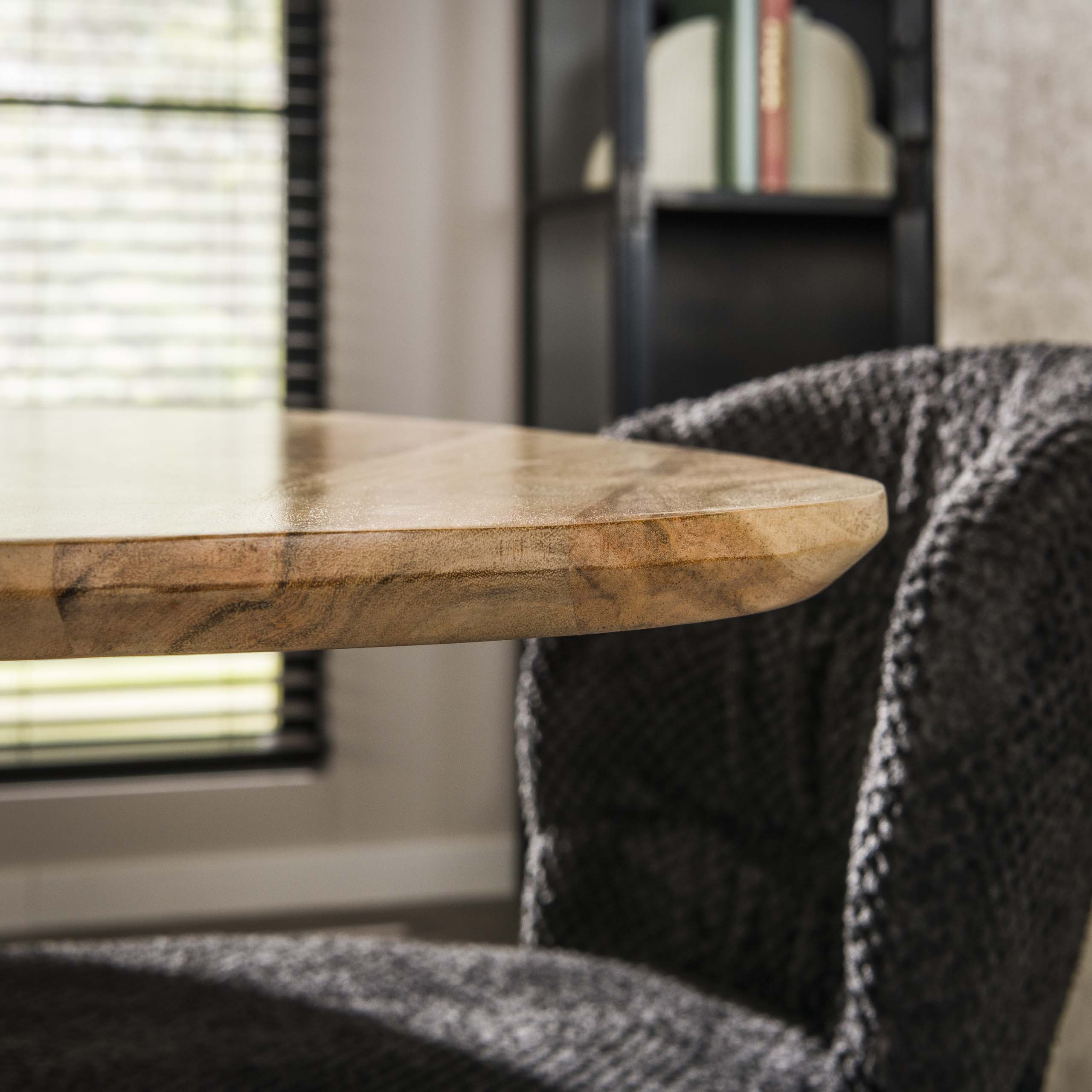 Eettafel Triangle 135x135