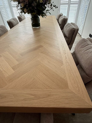 Visgraat eiken eettafel - Recht - Matrix onderstel — afbeelding 2 | Industrial Home