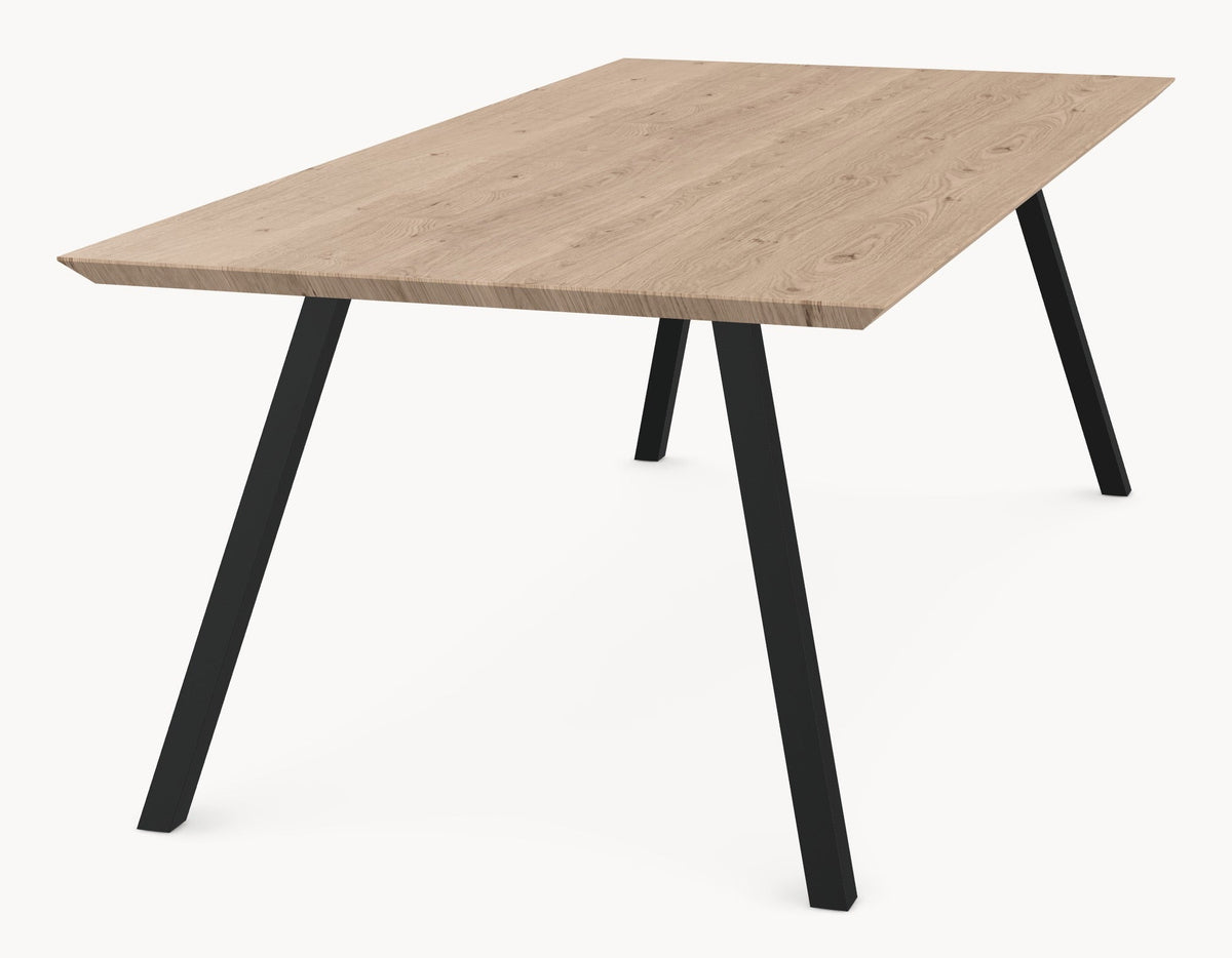 Eiken tafel - Recht - A angled onderstel sfeerbeeld 3 - Industrial Home
