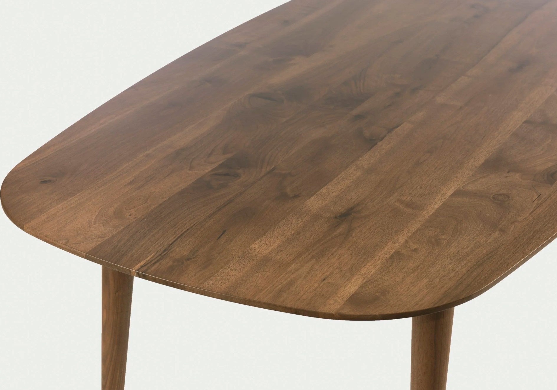 Walnoot eettafel - Deens Recht - Triangle walnoot onderstel