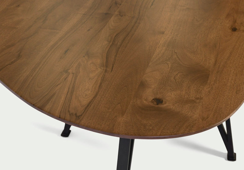 Walnoot eettafel - Kiezel B - Spikes metaal — detail walnoot nerftekening