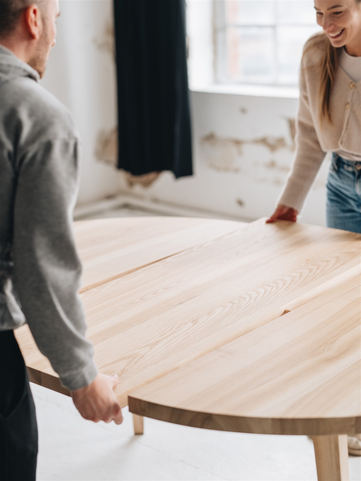 Verlengbare ronde eiken eettafel