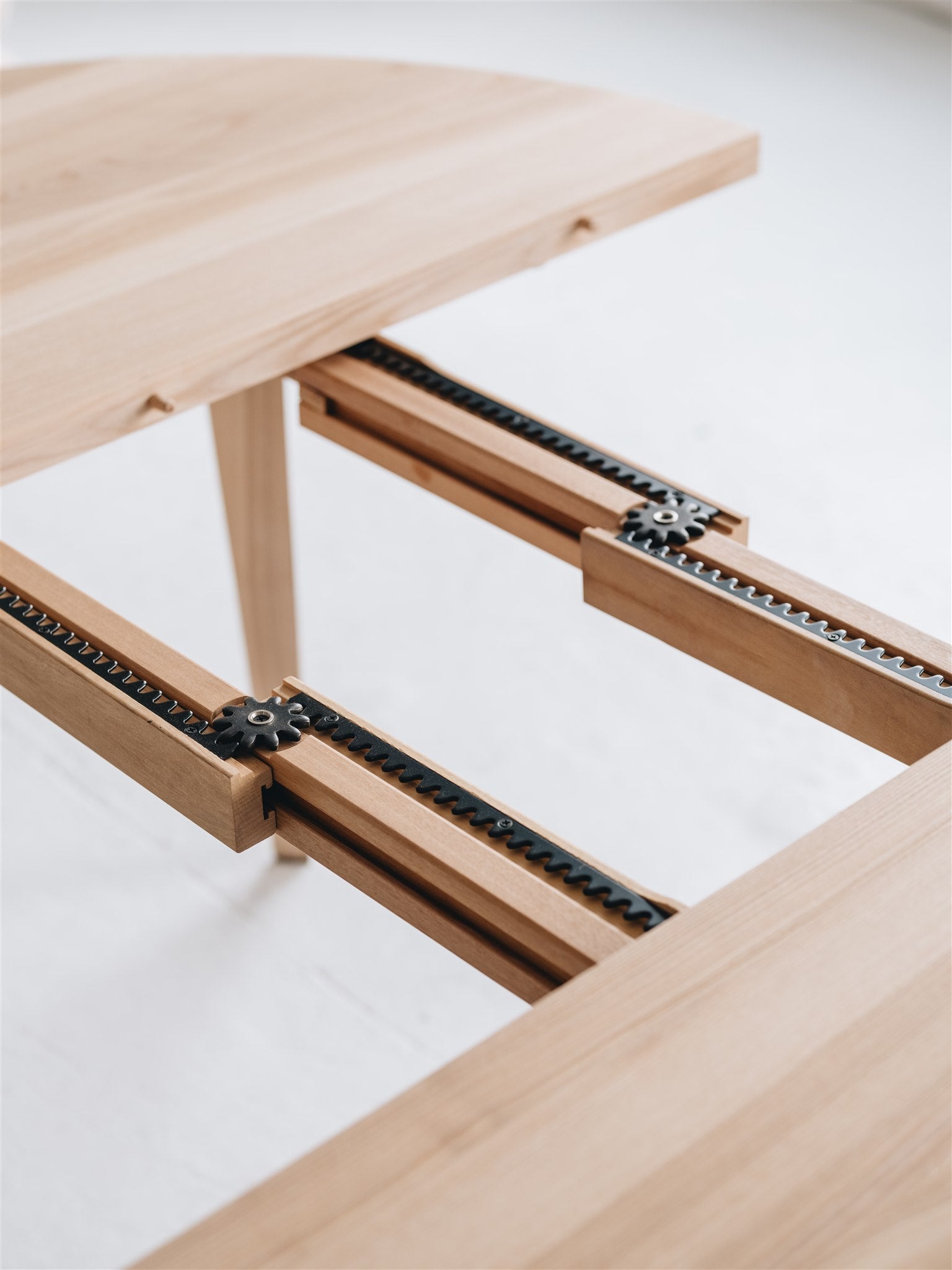 Verlengbare ronde eiken eettafel