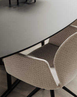 Fenix Grigrio Antrim eettafel - Ovaal - Matrix onderstel — detail foto 2 | Industrial Home