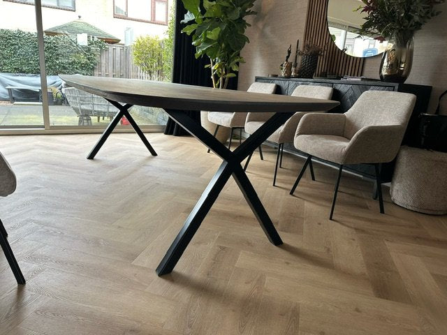 Eettafel van Industrial Home bij klant uit Nieuwerkerk aan den IJssel